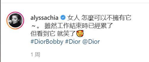 娇软甜伤|贾静雯晒女儿搞怪日常，咘咘背妈妈包要出门，给波妞烫成乱乱卷发