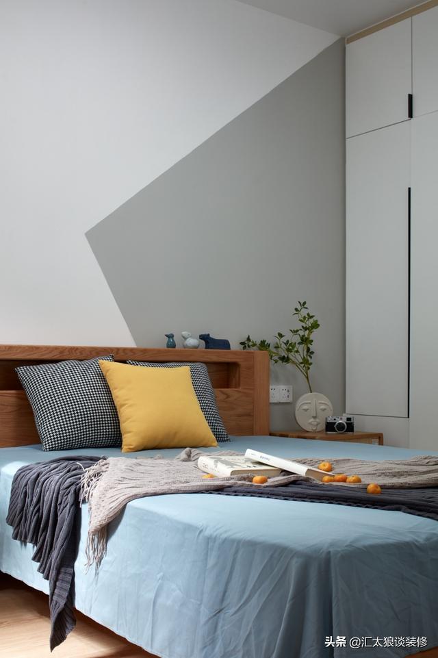 看来看去还是白色搭木色的装修最舒服耐看，初看不惊艳越看越喜欢