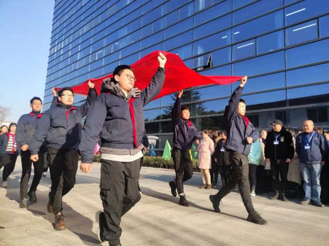 公司|#开工第一天#宁波这家企业开工典礼，庄重地升起国旗