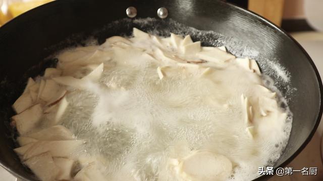 杏鲍菇怎样做才好吃？大厨教你小技巧，鲜香滑嫩，下酒又下饭
