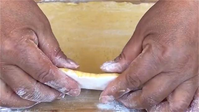 玉米面最好吃的做法，看着都流口水，暄软细腻，越嚼越香