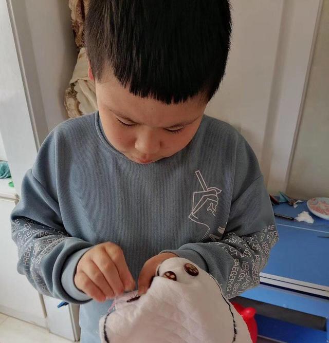 超级宝妈▲会钉扣子的孩子，做题都不会太粗心