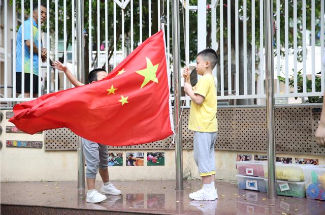 你的育儿经|看！南山区幼儿园门前全是口罩都遮不住的笑脸~
