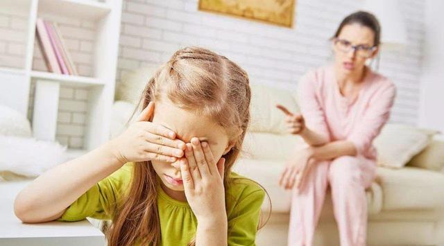 「你的育儿经」宝宝是个“爱哭鬼”，哭累就会睡？太天真，父母要学会这样应对