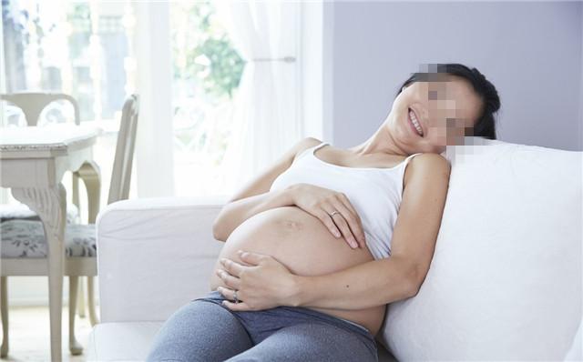 粉红夏季|孕期只能“左侧卧”睡觉吗？这3类孕妇可以换个姿势，别委屈自己