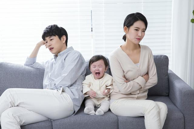 超级宝妈@宝宝天生脾气差、还是最近很火大？很有可能只是没睡够