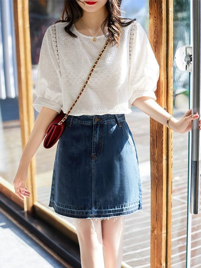 普拉达女王夏季的明媚与衬衫有关，各色小衫搭配出的风情也令人着迷