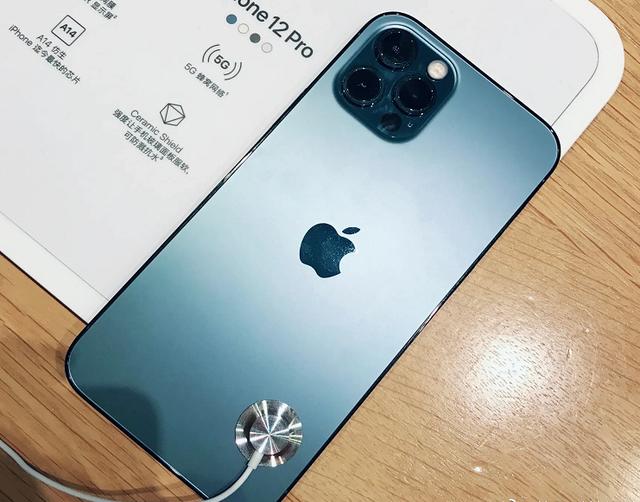 真实体验华为mate40pro与iPhone12，谁被吊打？