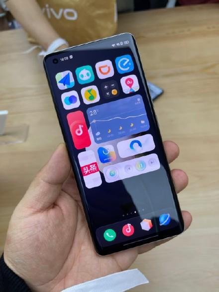 vivo新系统终于来了！国产手机UI开始比美，你会支持谁？