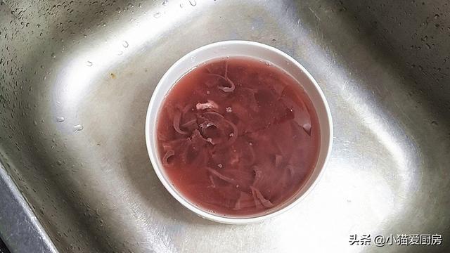 天冷了，早餐来一碗热气腾腾的“姜丝猪肝面”，鲜香好吃浑身暖和