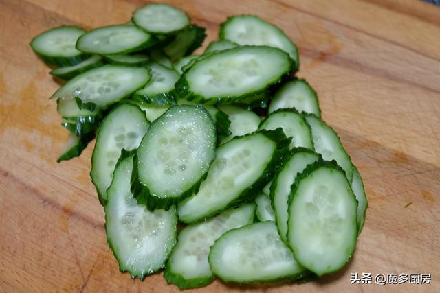 它们一起炒，简单营养好，口感清爽低脂健康，比肉还香