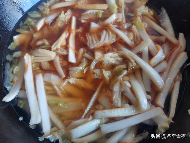 东北冬季特色家常炖菜，白菜和豆腐这样做，南方人很少吃过