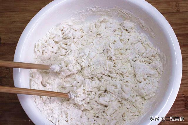 冬天做馒头，别只会加酵母粉发面，多做2步，发面快还蓬松好吃