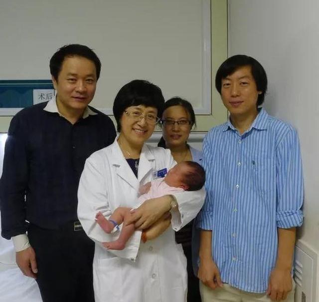 超级宝妈▲国内首例“试管婴儿”，曾遭人质疑，时隔32年她活成这样