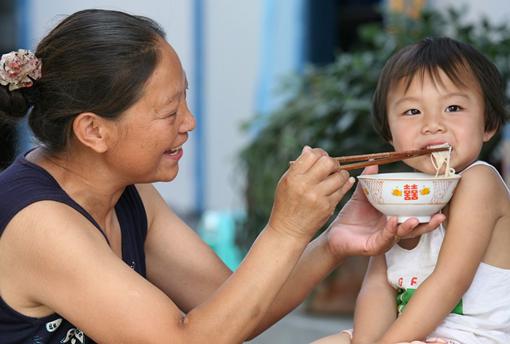 这样的“毒饺子”，父母还在喂给孩子吃：过度的宠爱就是砒霜