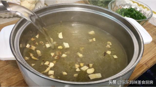 天冷花80块钱在家吃火锅，单人单锅，经济实惠，味道也不差