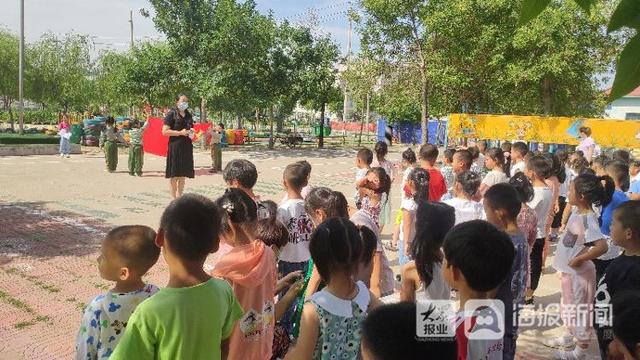 超级宝妈|汀罗镇中心幼儿园周一升国旗纪实