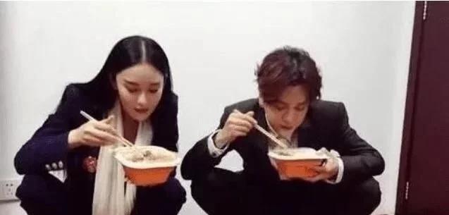 流年不诉|明星片场吃饭：张一山最惨，刘德华最敬业，杨颖待遇最舒服