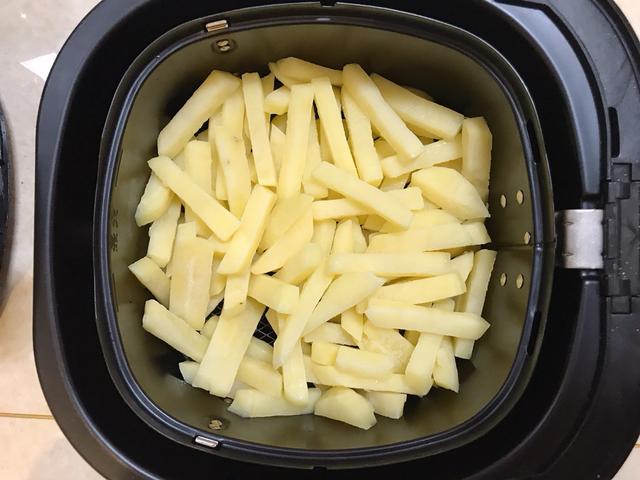 孩子爱吃炸薯条，自家在家不用油也能做，不油炸更健康