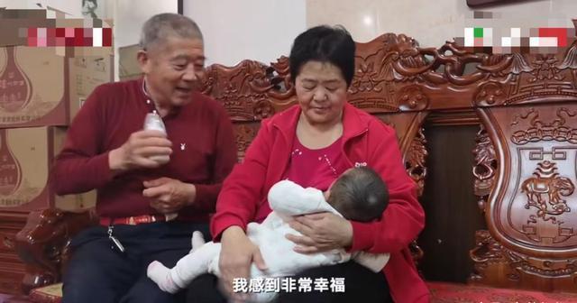 你的育儿经|67岁高龄产妇太有福气！女儿成为“妹妹奴”，自己也年轻了20岁