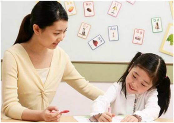 【你的育儿经】育儿专家：孩子经常玩手机家长学会几招，不打不骂让孩子放下手机