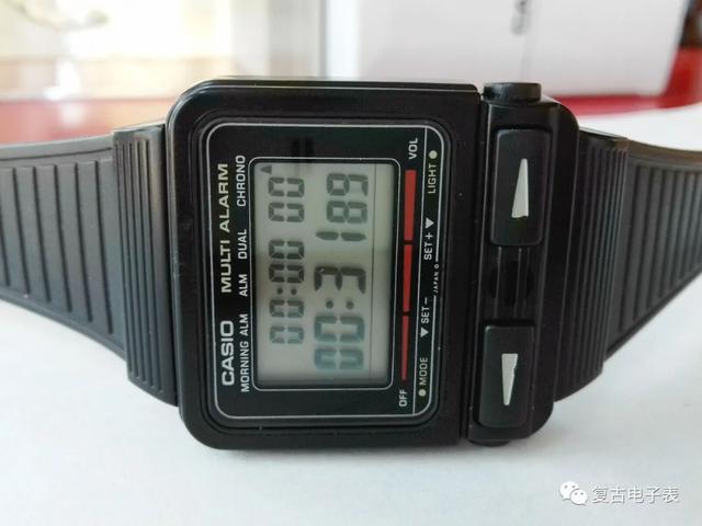 外置迷你喇叭的卡西欧手表——CASIO b80