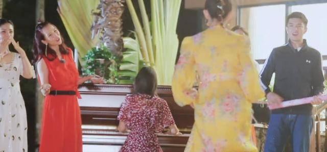 带翅膀的蜗牛|妻子团给谢娜准备生日惊喜，谁注意她第一个抱的是谁？关系很亲近