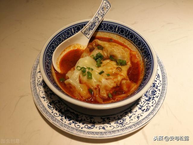 学会做麻辣饺子，浇上些饺子汤就是龙抄手，酸辣入味特开胃的美食