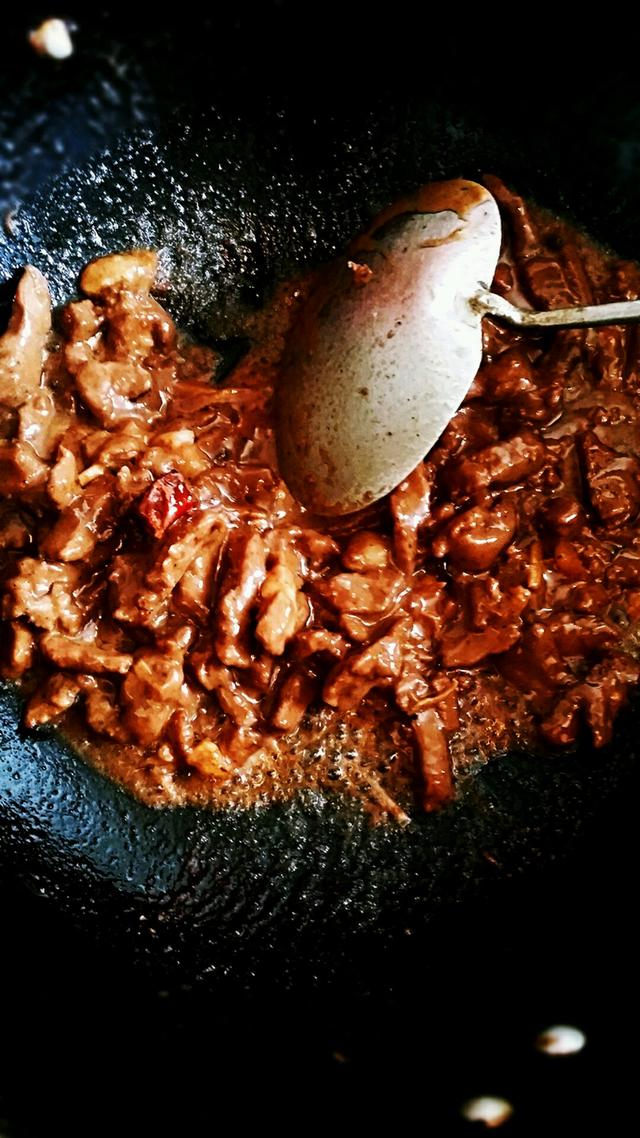 还是没胃口？家常小菜杭椒牛柳，找回你的食欲，两碗米饭都不够吃