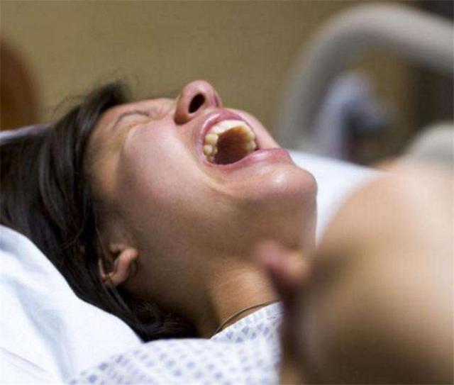 「超级宝妈」“忍忍就过去了”，因婆婆拒绝剖腹产，产妇生下宝宝后没能醒来