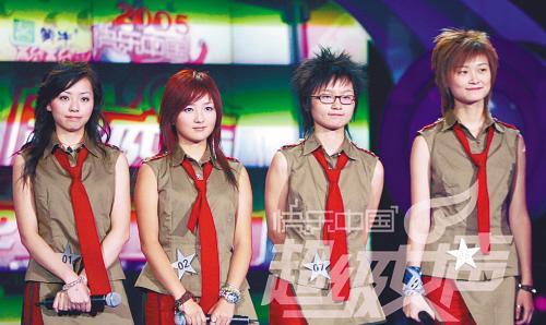 选秀鼻祖“快乐女声”举办已16年，2004那年夏天的“超女”，一个过气，一个消失匿迹电影工厂