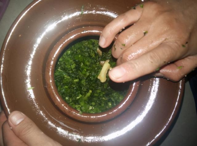 腌雪里蕻，不能直接撒盐！这3步是关键，颜色碧绿，味咸香而不酸