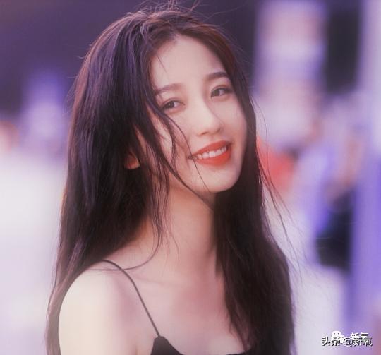 为什么95年的虞书欣一个素颜就老成这样|资讯早知道
