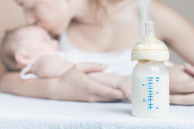 产后奶水不足急忙请催乳师解决？教你4个方法，自己在家也能做