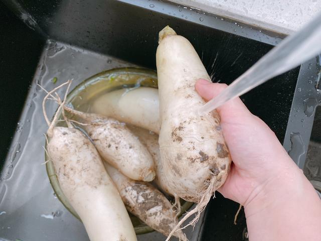 用传统的方法制作萝卜干，简单3步，脆爽好吃又下饭，保存时间久