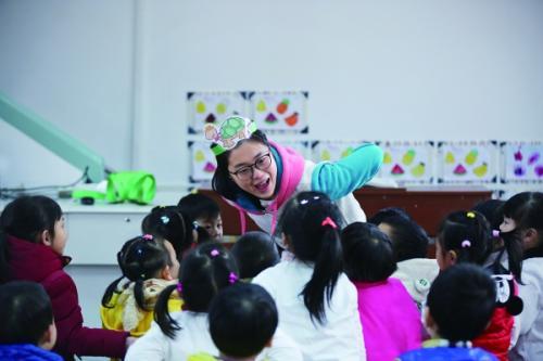 幼儿园老师晒超牛“合照”，一招制服神兽，老师：孩子们听话多了