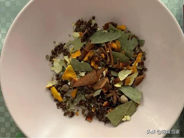 没地方熏腊鱼，试试酱油腊鱼，易学易做，色泽红亮，比熏鱼还好吃