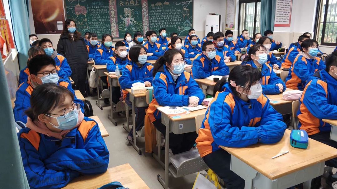 「暖先生格调」实拍！开学第一天，南京老师紧急通知！上课、吃饭是这样的……