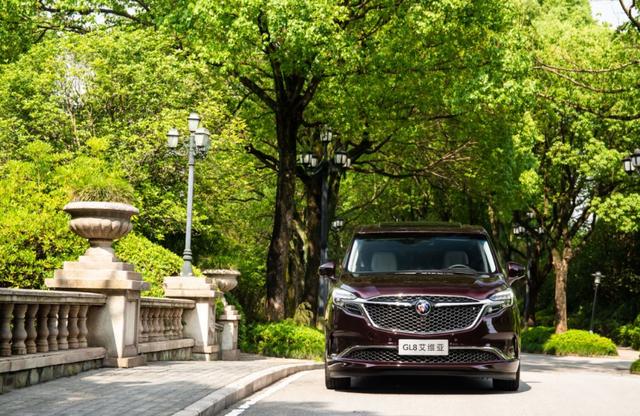 新车|封面测试｜上汽通用温馨提示：你预定的GL8艾维亚升头等舱了，请带好行李随时优先登机