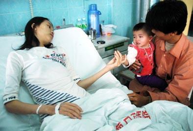 超级宝妈|孕妈生下“黑人宝宝”，丈夫感觉头顶“绿光”，婆婆：我知道原因