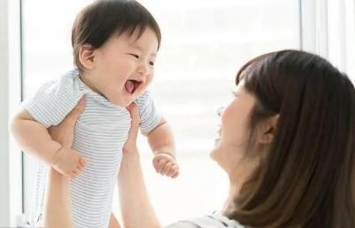 『超级宝妈』带娃or工作？日本五宝妈妈工作带娃考哈佛，凡人妈妈也能两兼顾