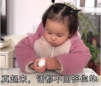 #你的育儿经#有种“独立”叫张杰女儿，仅19个月就自己剥鸡蛋，网友：很省心