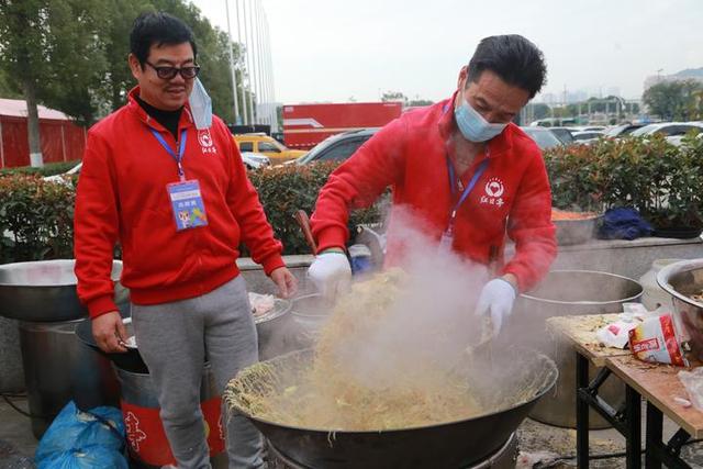 1000斤鱼丸、800斤粉干……赛后美食太丰盛！跑友：一定要去吃一次温州马拉松