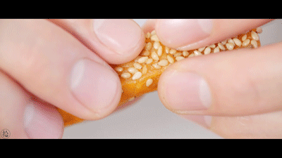 超级宝妈：箱一烤，就能品尝到可口的美食啦