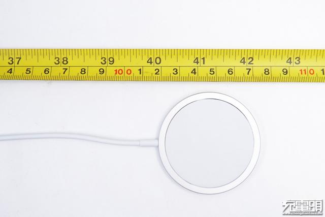 苹果MagSafe磁吸式无线充是指向未来的吗？