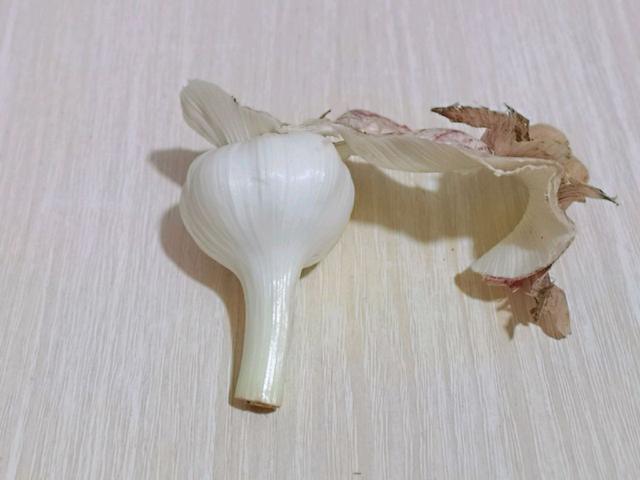 喝粥当然要搭配它，糖醋蒜几颗，一碗粥，早餐搞定