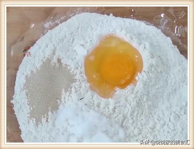爱吃油条在家做，1碗面粉加1个鸡蛋，不放泡打粉照样个个酥脆