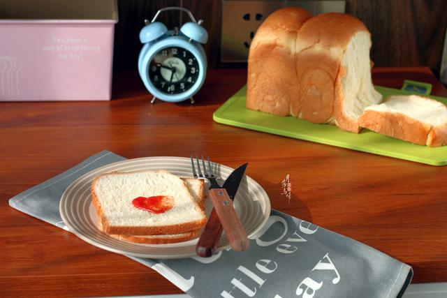 老婆做面包也偷懒，面团不发酵，第二天还柔软拉丝，开心到大笑