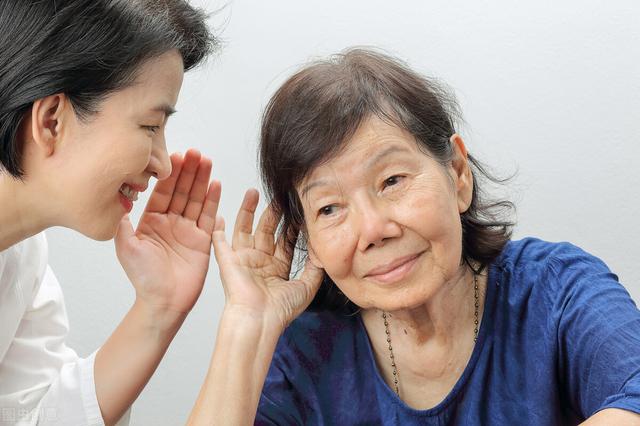 耳鸣让人失眠，解决耳鸣的小妙招，练起来