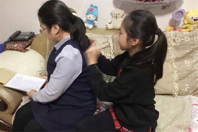 你的育儿经■“糊涂宝宝”走红，乐此不疲擦脚半小时都没干，网友：耐心一百分